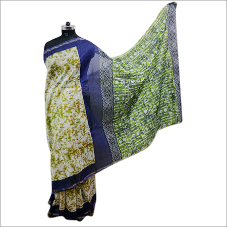 देवियों बाटिक मुद्रित साड़ी और पारंपरिक साड़ी