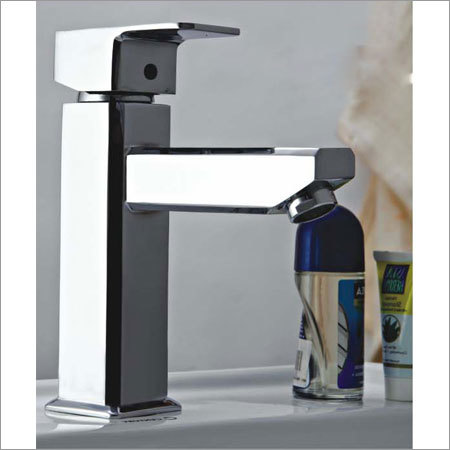 एकल लीवर केंद्रीय छिद्र (चौकोर)