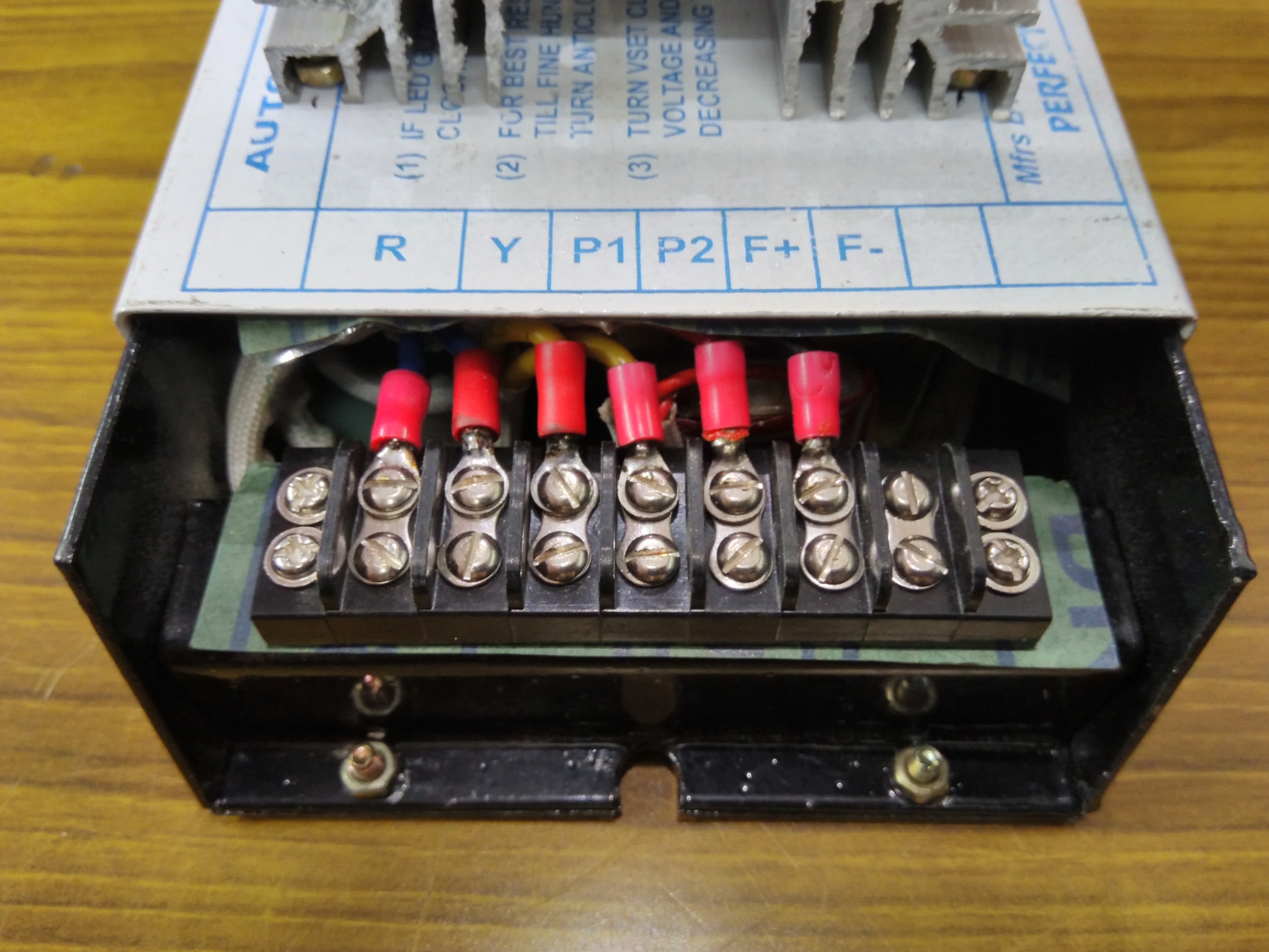 Automatic Voltage Regulator Input Voltage: 220 Volt (V)