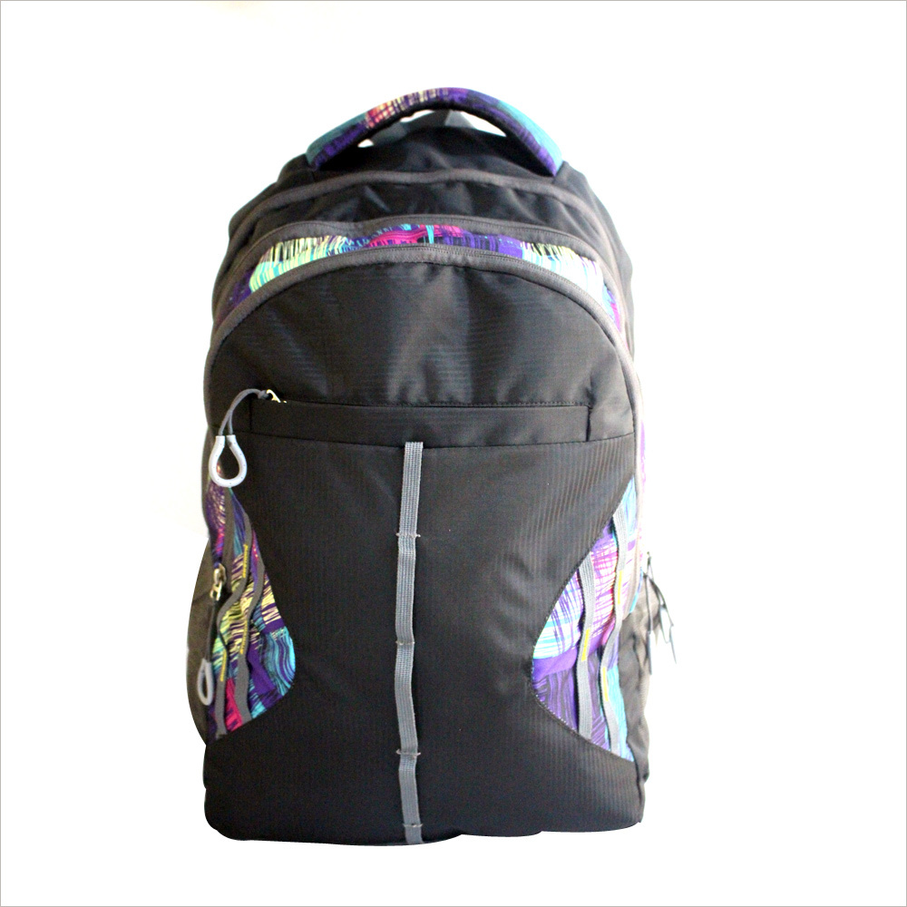 कंधे कॉलेज बैग