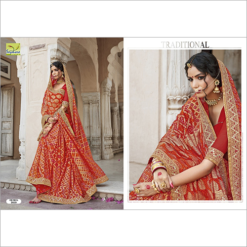 लाल साड़ी