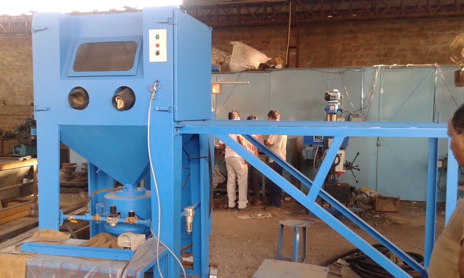 Shot Peening Machine - Steel, Adjustable Air Pressure, Variable Nozzle Size, 220v/380v Power Supply | Customizable Cabinet, Integrated Dust Collection, Plc Control System, Corrosion Resistance, Stress Relief, Improved Strength
