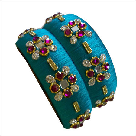 थ्रेड कड़ा