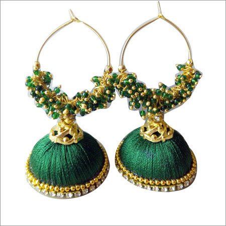 हरी धागे के झुमके