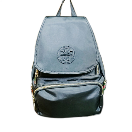 कॉलेज बैकपैक