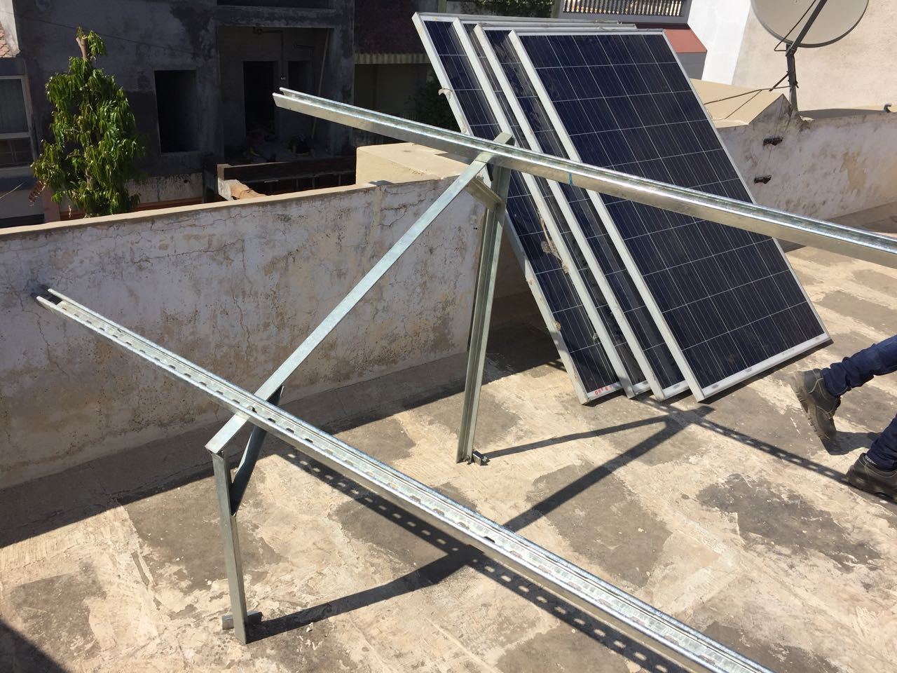 Solar Rooftop Systems - Crystalline Silicon, 100w-100kw+ Power Output | Customizable Efficiency 18-20%, Grid-free Power, Rooftop Mounted