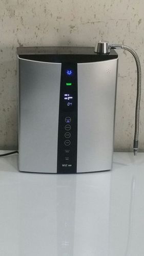 क्षारीय जल आयनाइज़र भंडारण क्षमता: 3-6 लीटर (L)