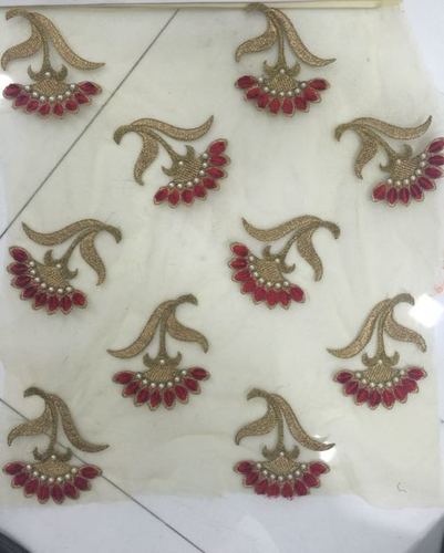 कढ़ाई के कपड़े