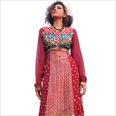 कढ़ाई वाले शादी के सूट