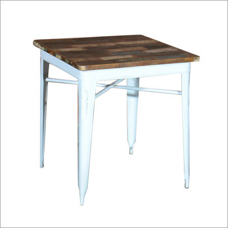 आयरन स्क्वायर टेबल