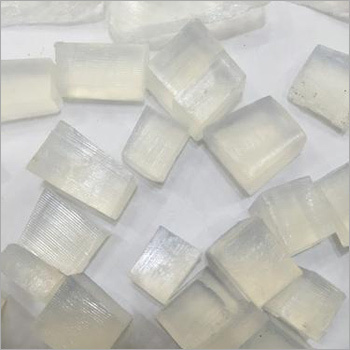 पिघलें और डालें साबुन का बेस