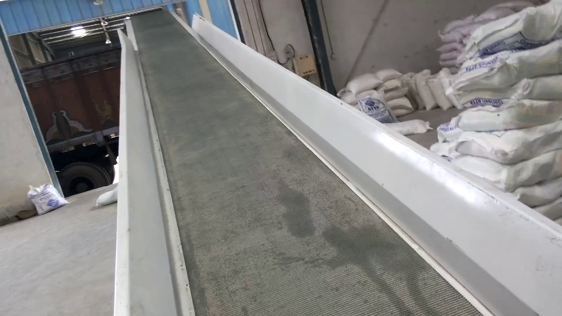 Belt Conveyor For Truck Loading Load Capacity: 100 To 150