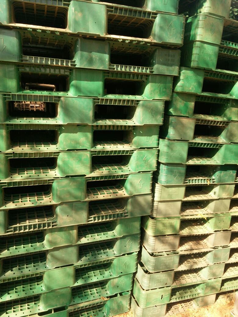 Industrial Plastic Pallets - High-density Polyethylene, 48" X 40" X 6", Smooth Black Finish, Load Capacity 4,000 Lbs, Temperature Resistant -40°f To 140°f