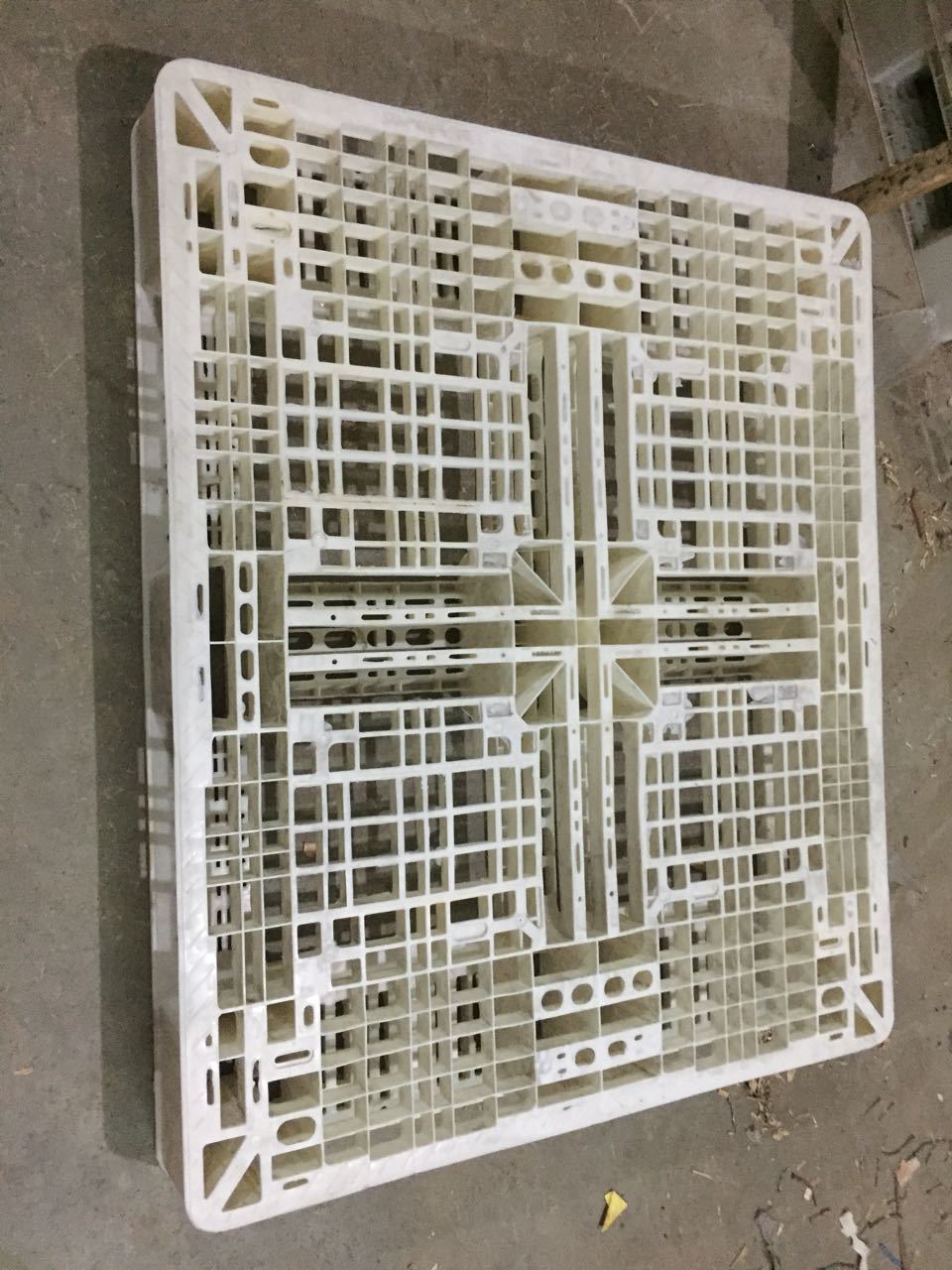 Industrial Plastic Pallets - High-density Polyethylene, 48" X 40" X 6", Smooth Black Finish, Load Capacity 4,000 Lbs, Temperature Resistant -40°f To 140°f