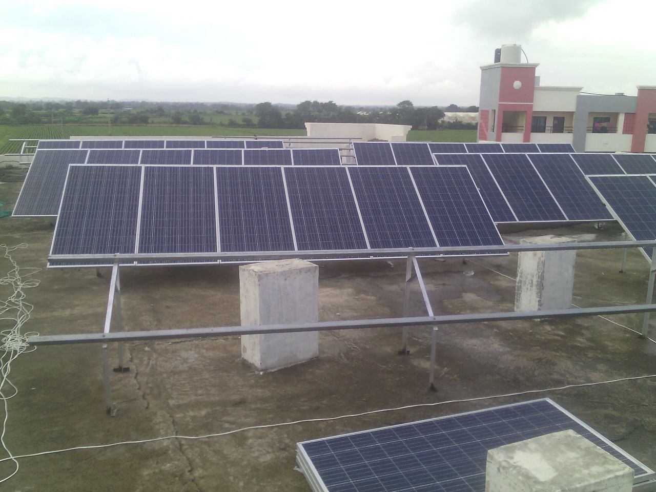 Solar Rooftop Systems - Crystalline Silicon, 100w-100kw+ Power Output | Customizable Efficiency 18-20%, Grid-free Power, Rooftop Mounted