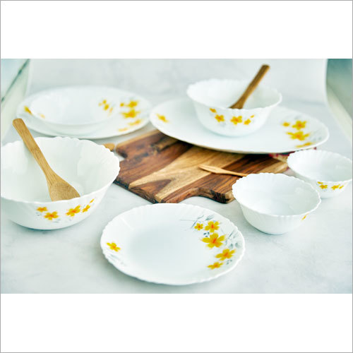 डिनर सेट पर प्रिंटिंग