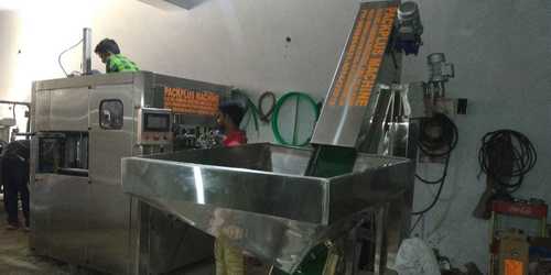 Fully Automatic Blow Moulding Machine Load Capacity: 2 Tonne