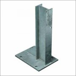 बेस प्लेट के साथ क्रैश बैरियर पोस्ट
