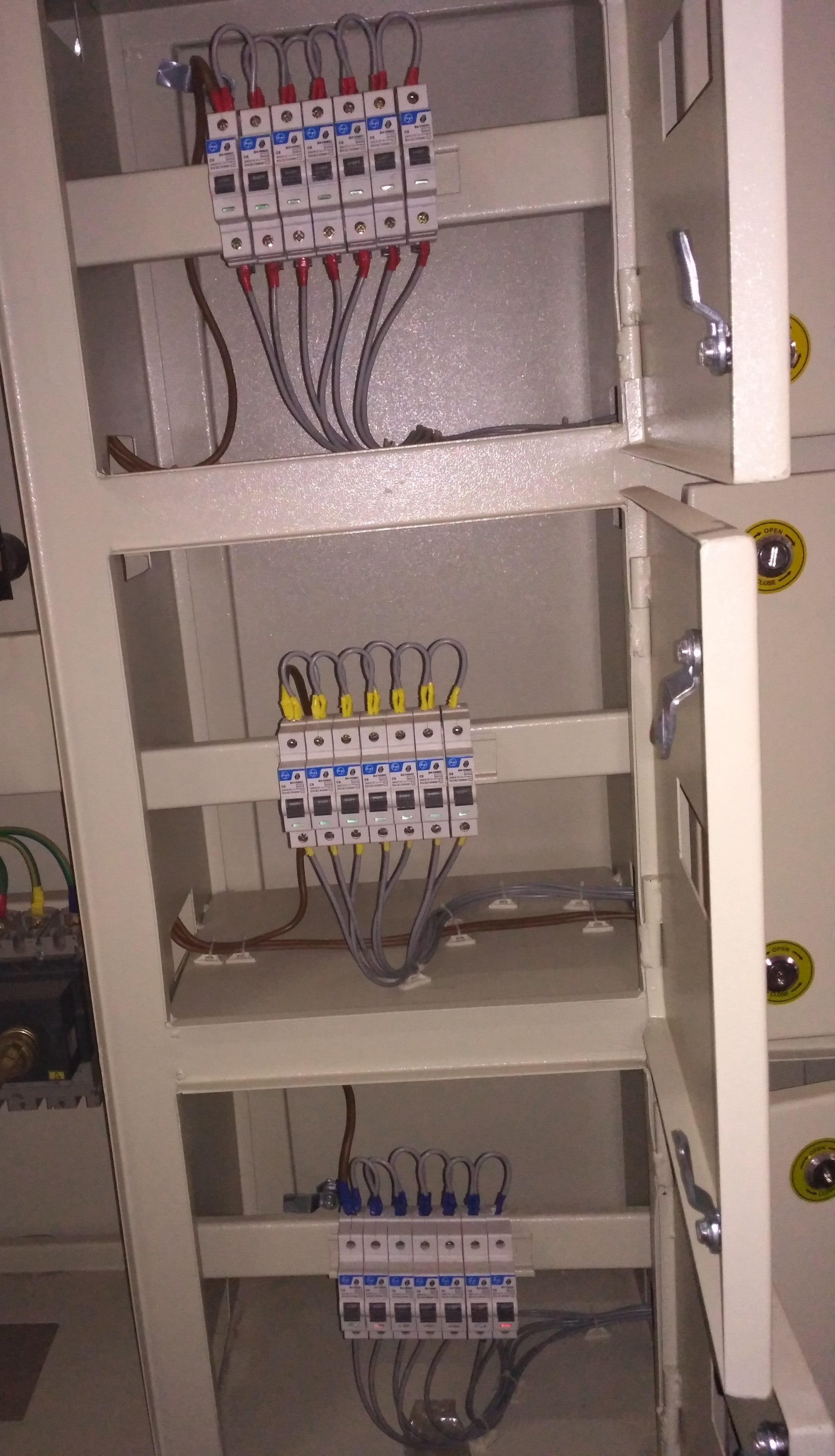 Distribution Panel - Metallic Ip40 Power Distribution, Beige Wall Mount, Variable Dimensions, Reliable Long-term Performance