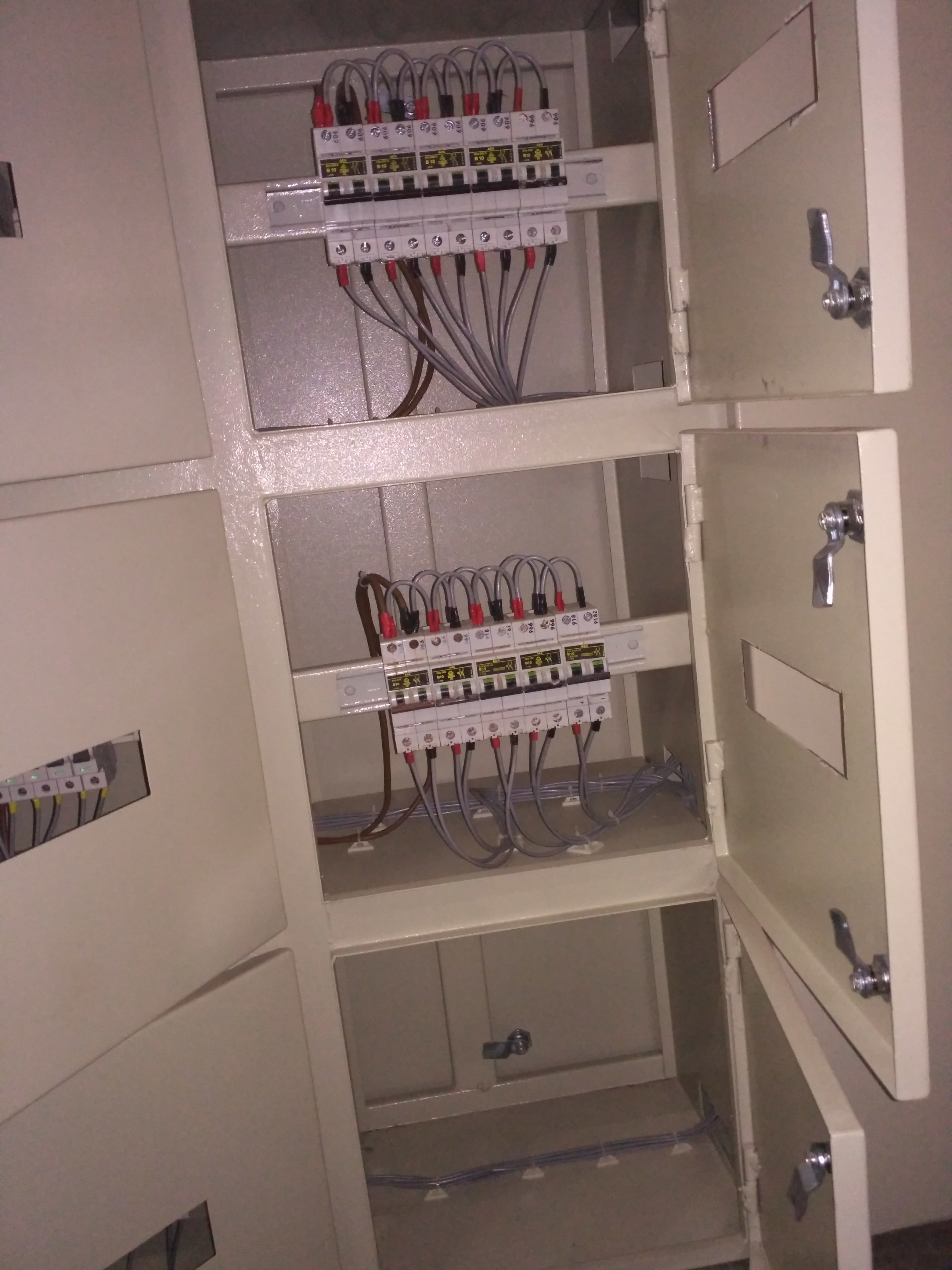 Distribution Panel - Metallic Ip40 Power Distribution, Beige Wall Mount, Variable Dimensions, Reliable Long-term Performance