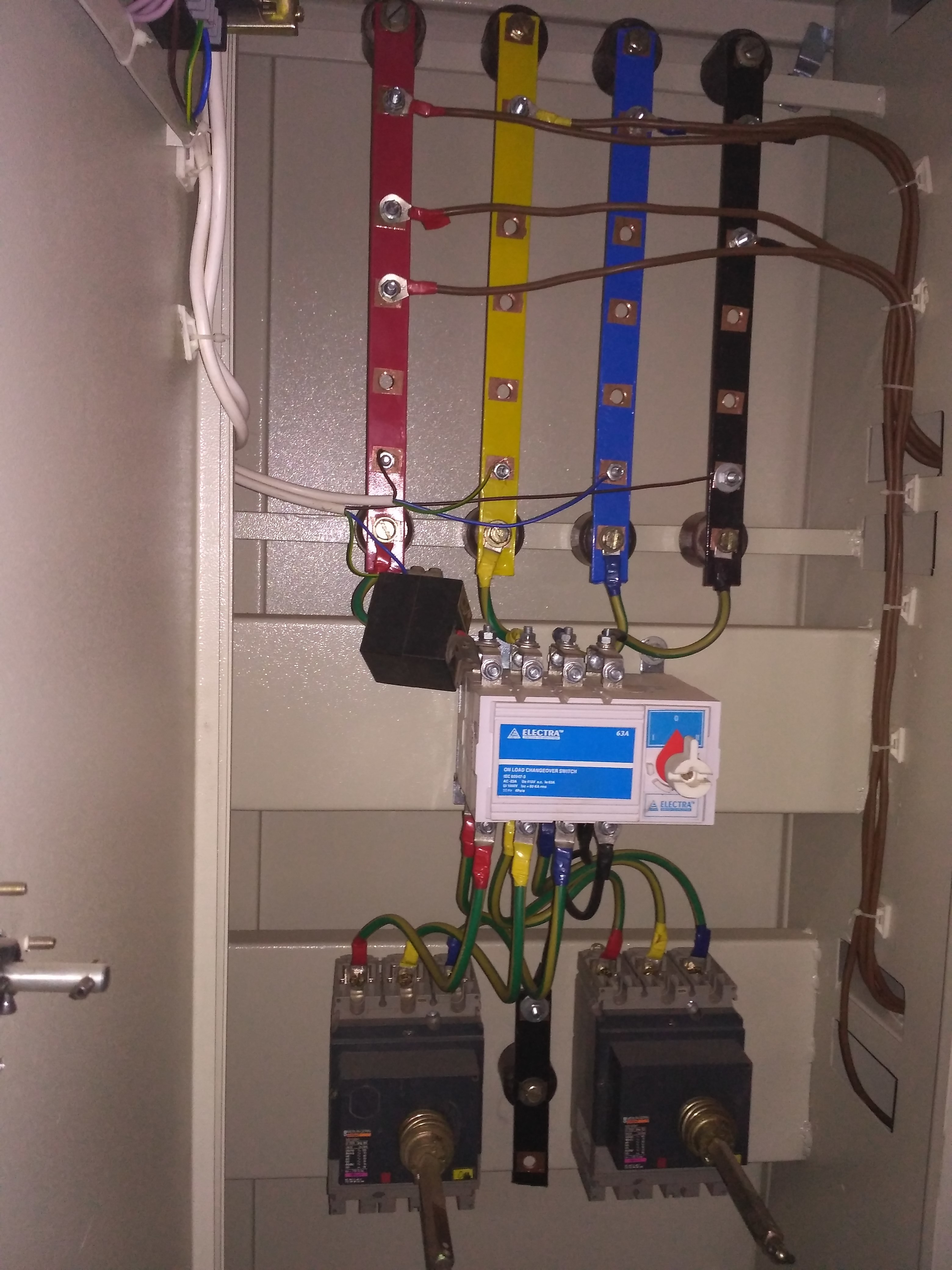 Distribution Panel - Metallic Ip40 Power Distribution, Beige Wall Mount, Variable Dimensions, Reliable Long-term Performance