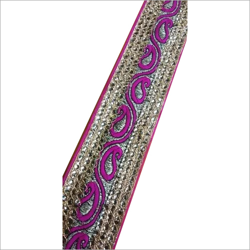 फैंसी लेस