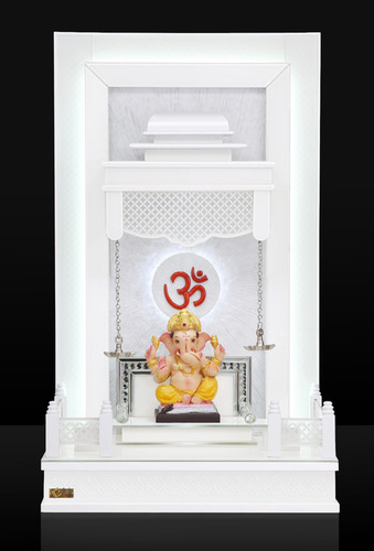 हाथ से बने कांच के मंदिर