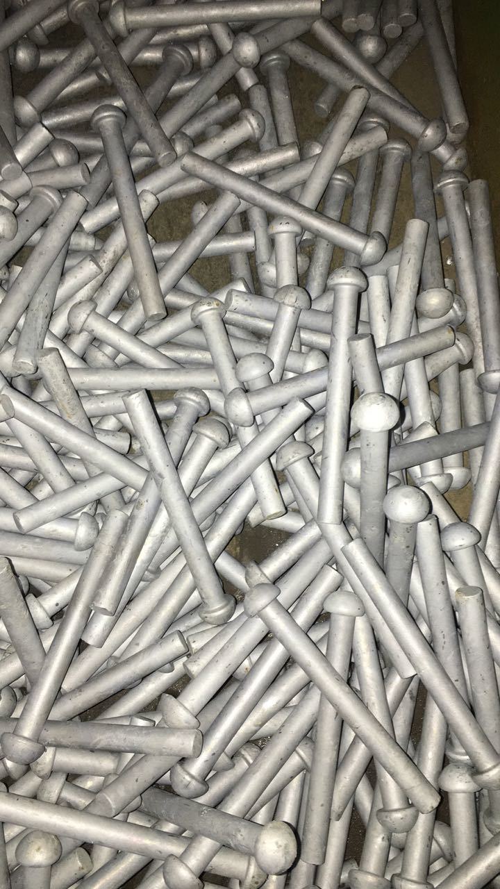 सॉलिड रिवेट्स