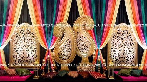 गोल्डन एंड येलो पैस्ले थीम संगीत स्टेज