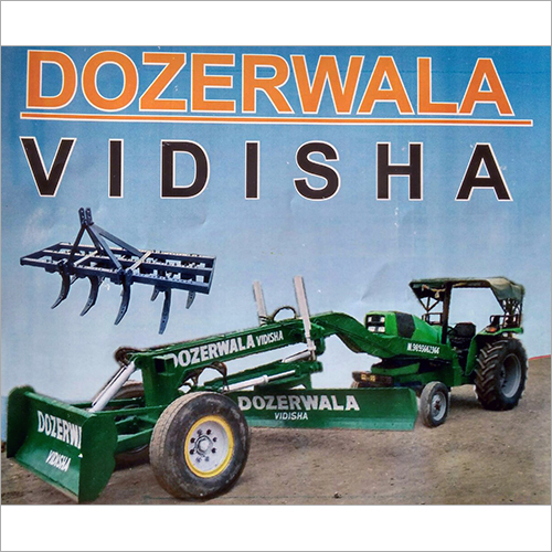 ट्रैक्टर से सुसज्जित ग्रेडर