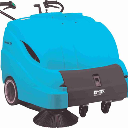 वॉक बिहाइंड स्वीपर