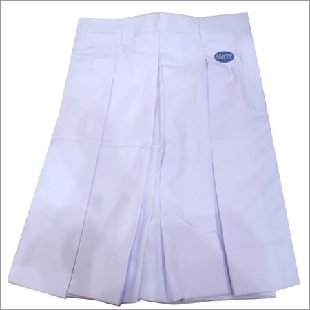 सफ़ेद स्कूल की स्कर्टें