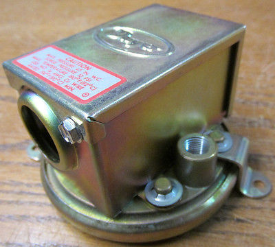 Dwyer 1920-10 Compact Low Differential Pressure Switch,RANGE 4.0-20.0" W.C.