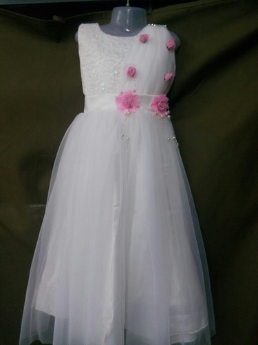 सफेद फ्रॉक