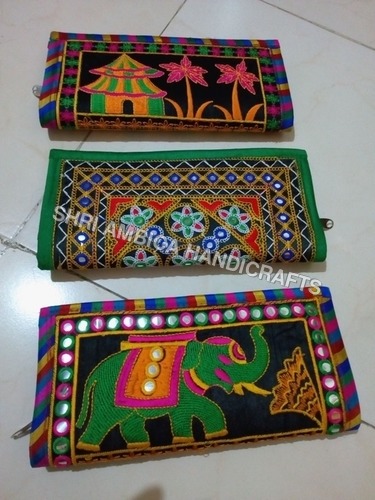 कढ़ाई हस्तनिर्मित महिलाओं का पर्स