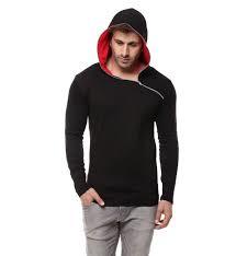 हूड वाली टी शर्ट