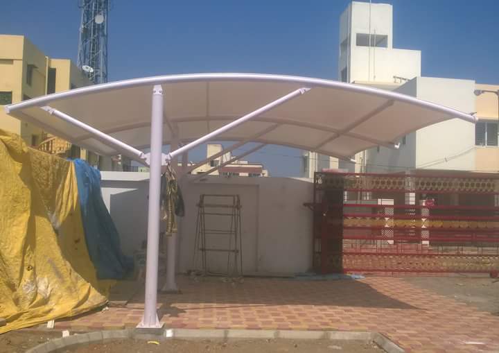 Parking Tensile - Container And Steel, Horizontal Open Style, White Color, Wooden Roof, Suitable For Hotels, Restaurants, Shops, And Warehouses