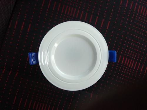 रिकेस्ड डाउनलाइट हाउसिंग