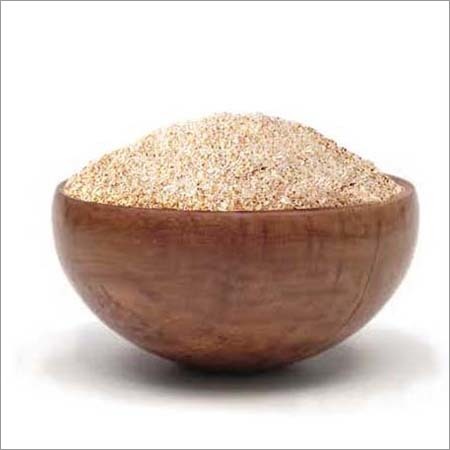सूखी हुई सफेद प्याज की कटी हुई चूनि