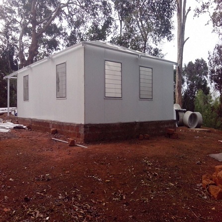 Prefabricated House - Asphalt Tile, Glazed Tile Roof , White Finish with One Aluminum Window Door and Four Aluminum Windows, PU Insulation
