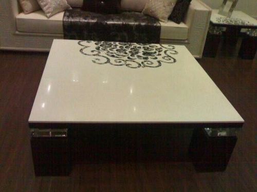 इतालवी मार्बल टॉप के साथ केंद्रीय मेज