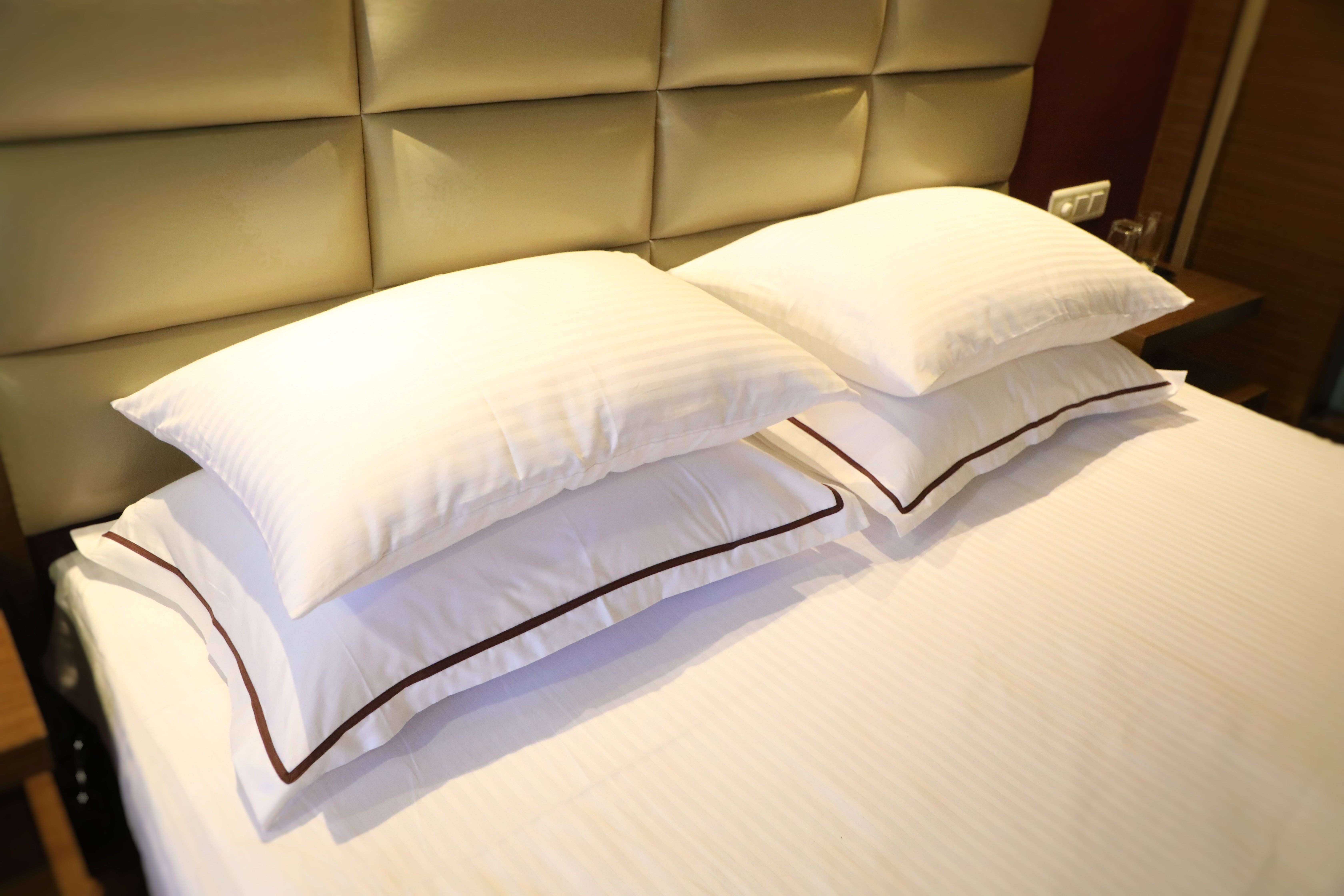 Hotel Pillow Cover - 100% Cotton, Plain Percale/sateen & Satin Stripes Weave | Shrink Resistant, Washable, Anti-piling, Custom Sizes & Patterns