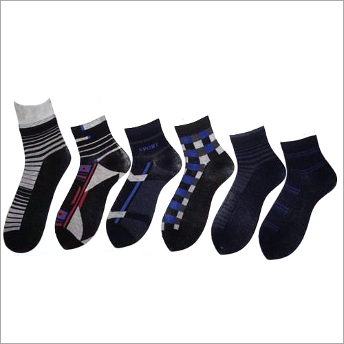 ग्रे और काले एंकलेट सॉक्स