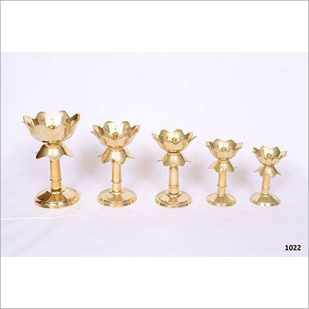 Stand Kamal Nanda Deep - Brass Metal, 5-10 Grams, Polished Finishing | Lightweight Indian Artificial Design in Brass Polish