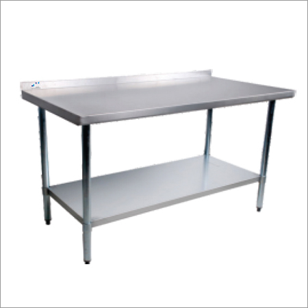 स्पलैश के साथ वर्क टेबल