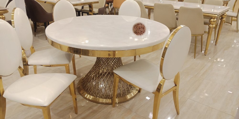 व्हाइट बैंक्वेट फर्नीचर