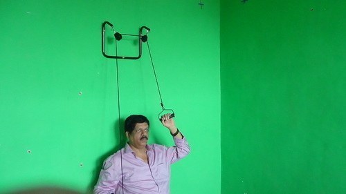 कंधे के पुली की दीवार पर लगाया गया