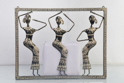 आयरन डॉल पैनल