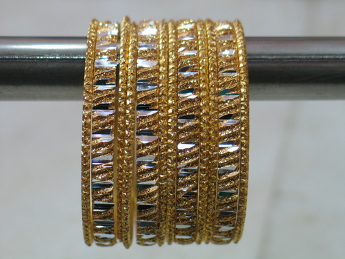 फैंसी मेटल चूड़ियाँ