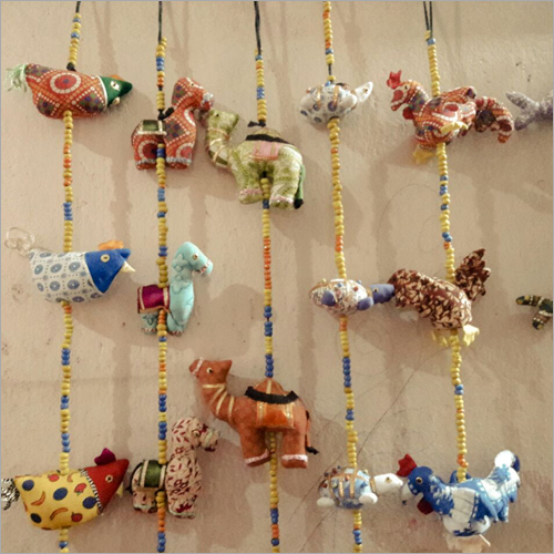 हाथ से बने सजावटी दीवार पर लटकने वाला